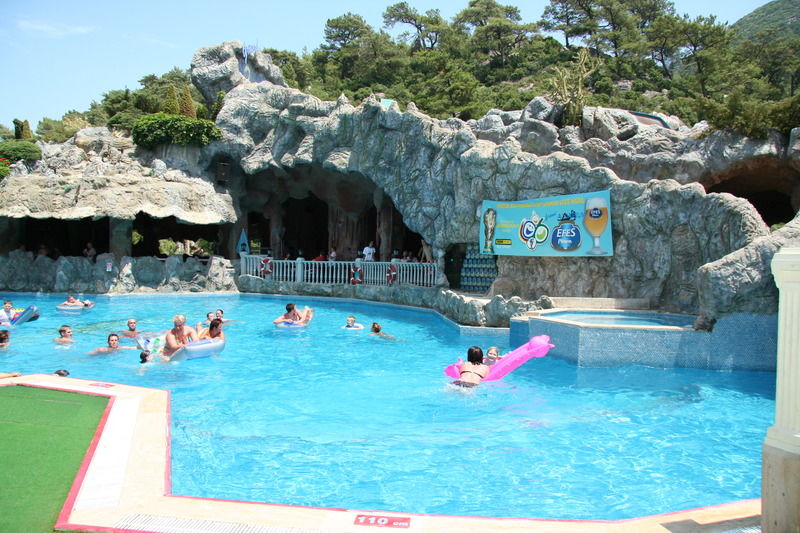 Grand Aquarium Apart İçmeler Exteriör bild