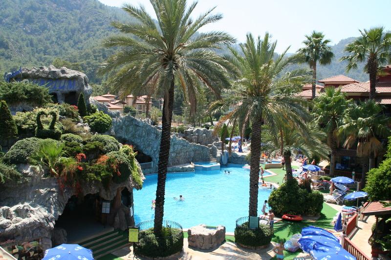 Grand Aquarium Apart İçmeler Exteriör bild
