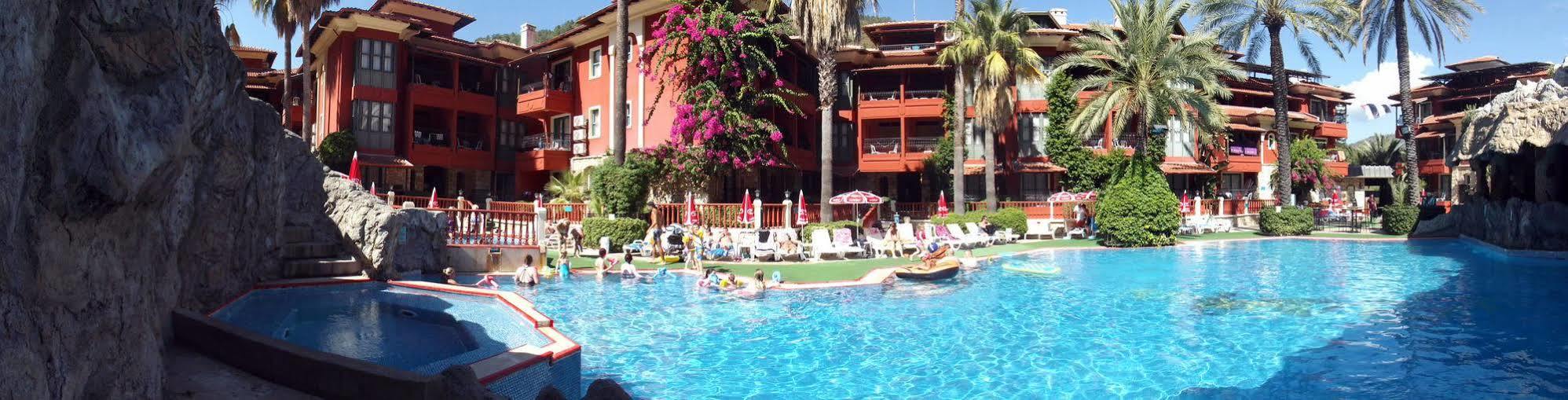 Grand Aquarium Apart İçmeler Exteriör bild