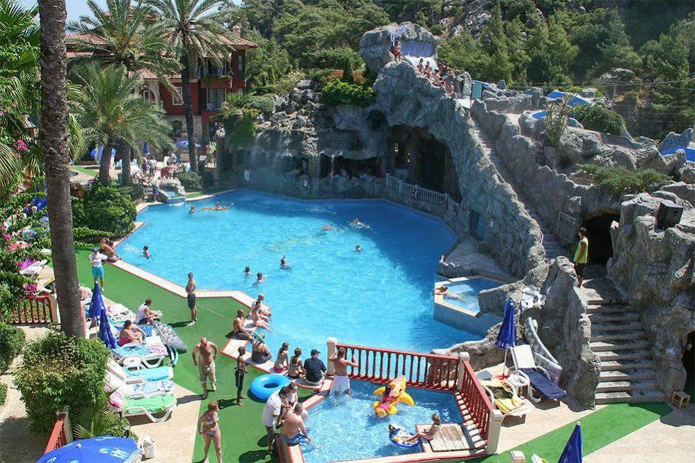 Grand Aquarium Apart İçmeler Exteriör bild