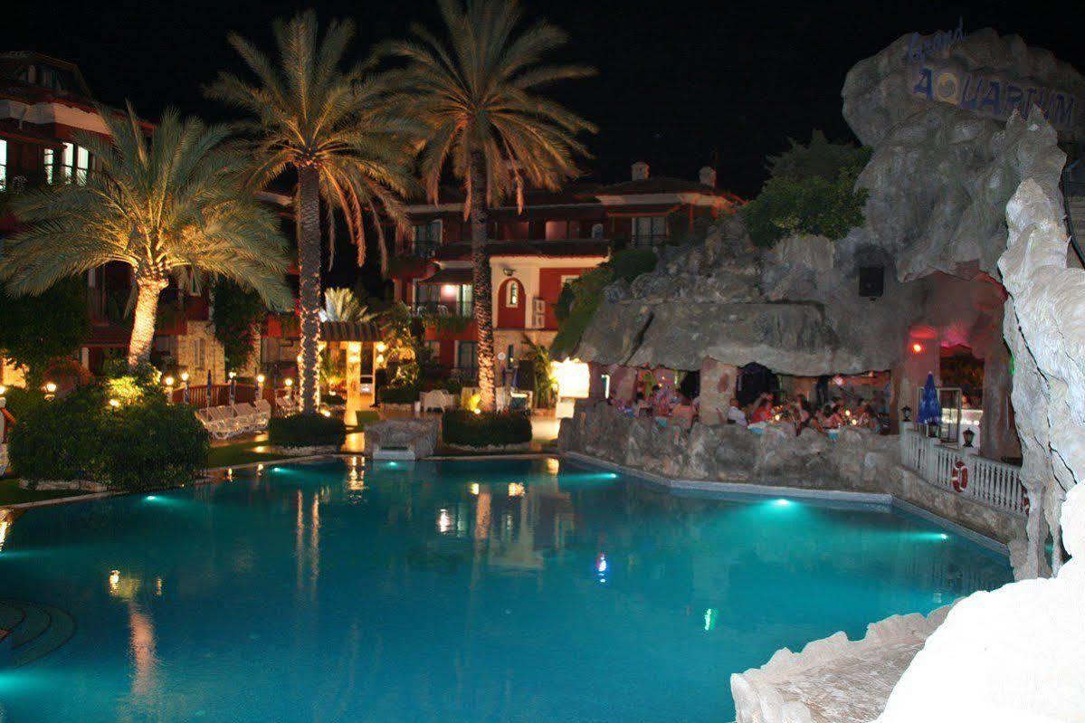 Grand Aquarium Apart İçmeler Exteriör bild