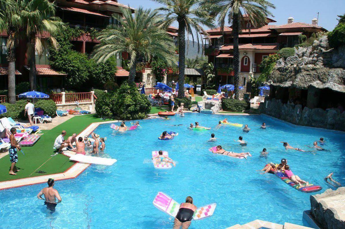 Grand Aquarium Apart İçmeler Exteriör bild
